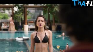 Anya Singh Bikini Scene in Kho Gaye Hum Kahan