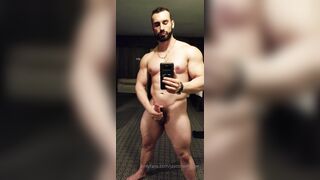 Large muscled boy cums in front of mirror